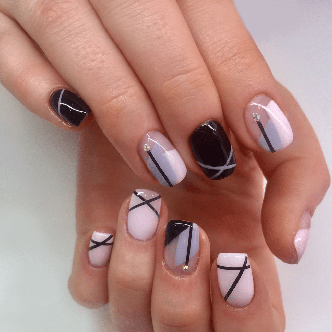 как рисовать полоски на ногтях