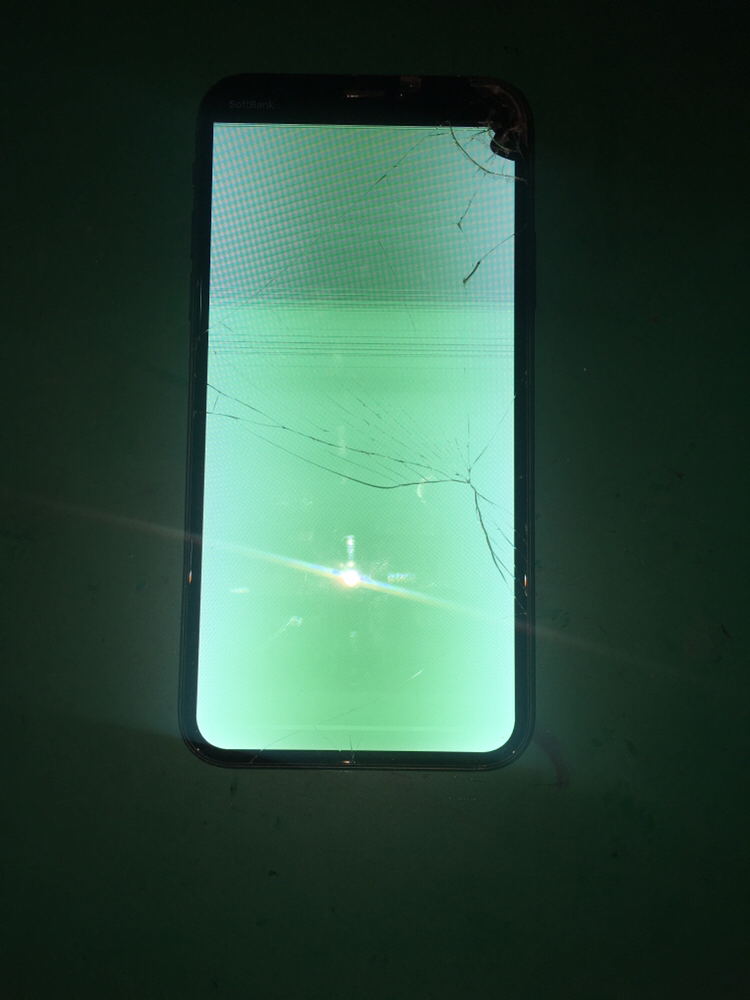 iPhoneの画面が緑色になった…。原因や直し方、修理方法は