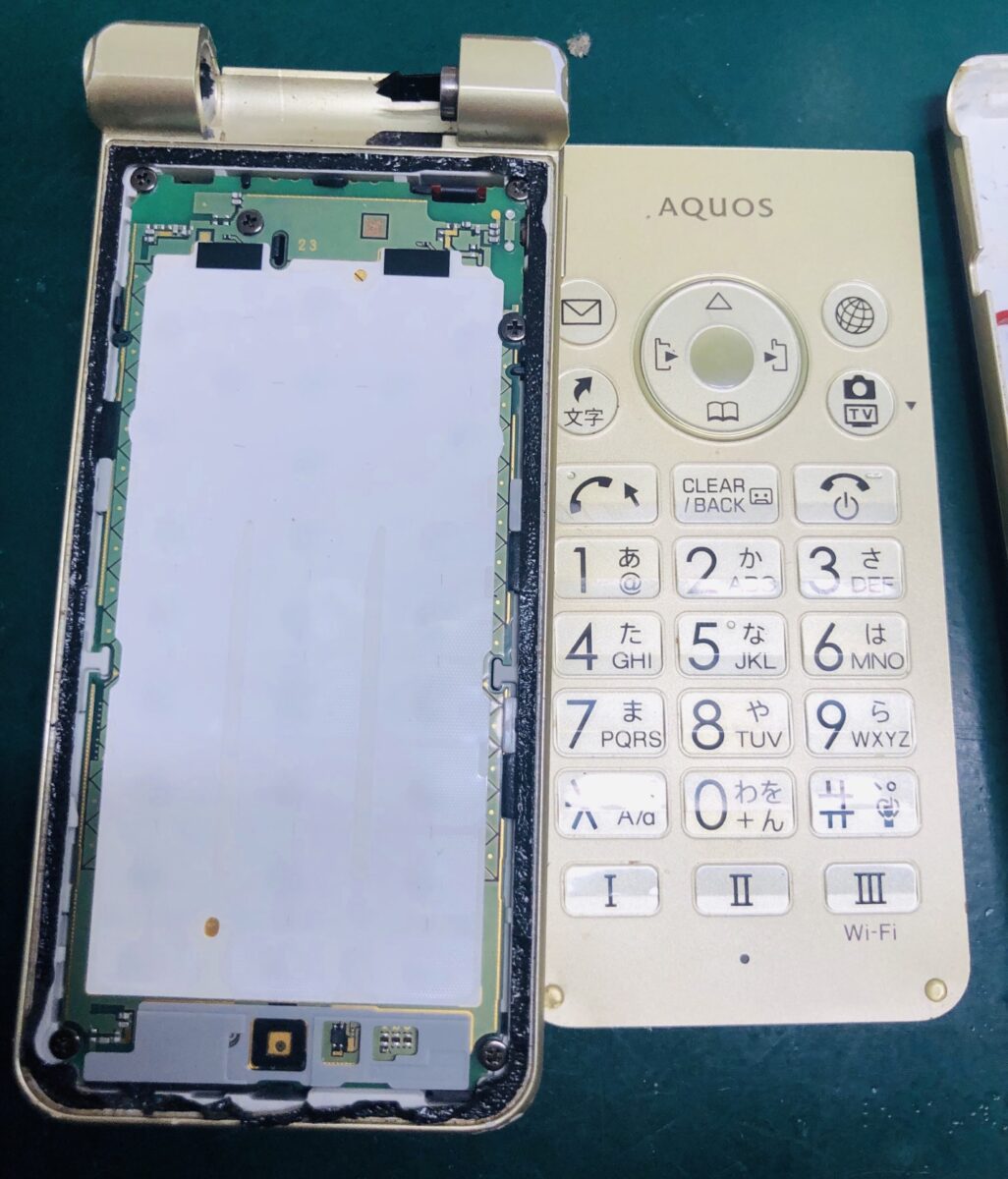 ガラケー(折り畳み携帯/スライド携帯)修理可能！逆パカの修理
