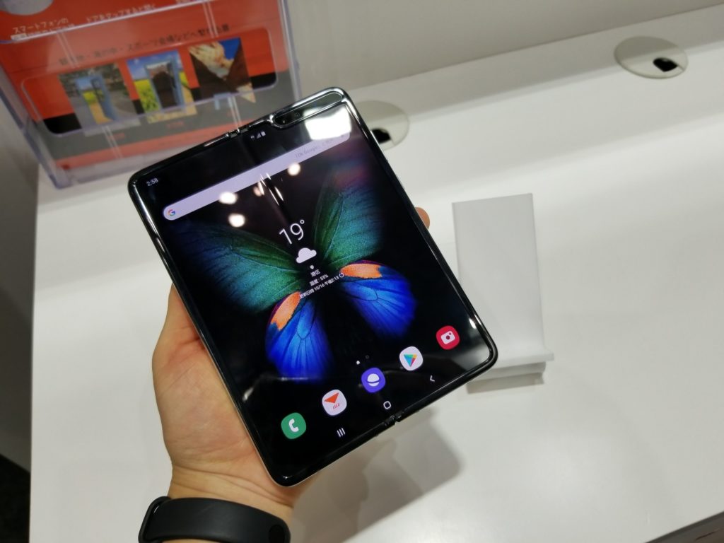 折りたたみ携帯電話　残りの分 折りたたみスマホの評判は？耐久性や特長をご紹介！ | Samsung