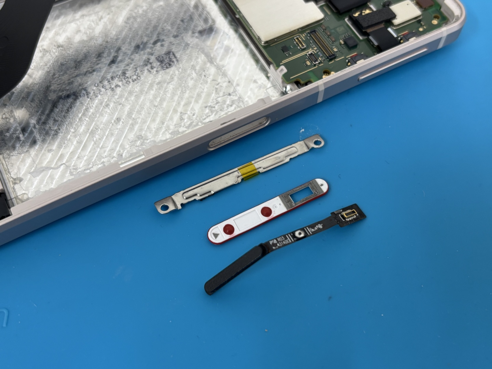 Xperia XZ3】画面に線が入る！？【画面交換で修理完了！】 | 【スマホ