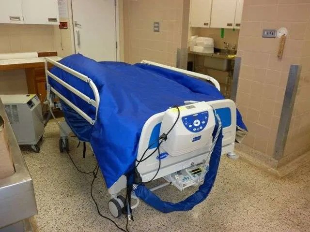 CuddleBlanket cooling blanket for bariatric bodies on hospital bed