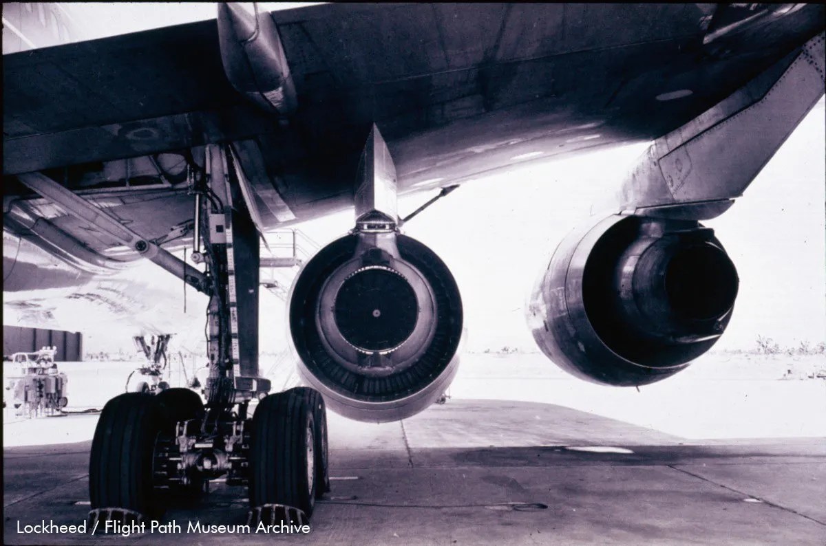 L-1011 with spare engine fitted under wing