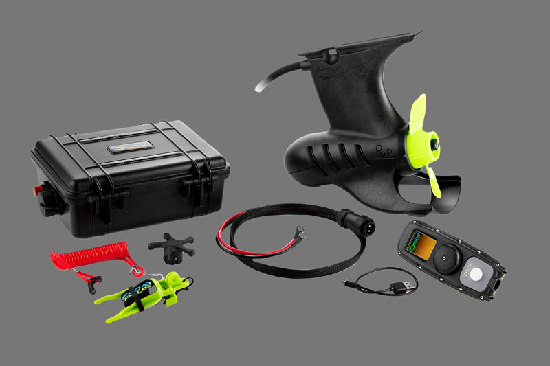 Float Plus Bellyboat Steigern Sie Ihre Bellyboat-Abenteuer mit dem Float Plus Compact 2 - dem perfekten Elektromotor für ultimative Kontrolle und Leistung beim Bellyboot-Angeln.: Compact 2: Compact en veelzijdig. Geschikt voor Float Plus en andere merken accu's. Ontdek de handige koffer nu!