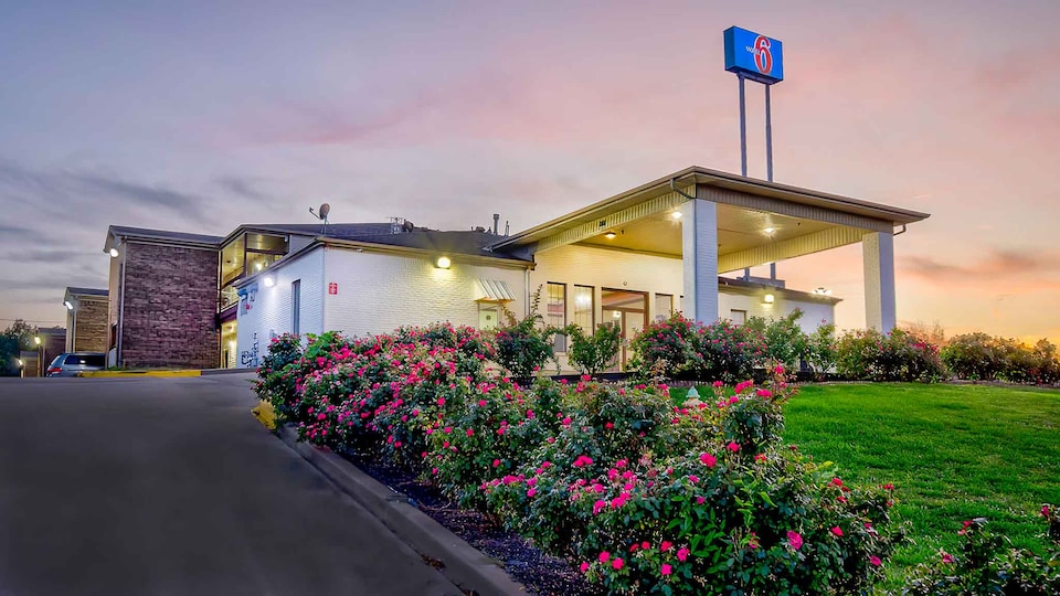 Motel 6 Grand Rivers