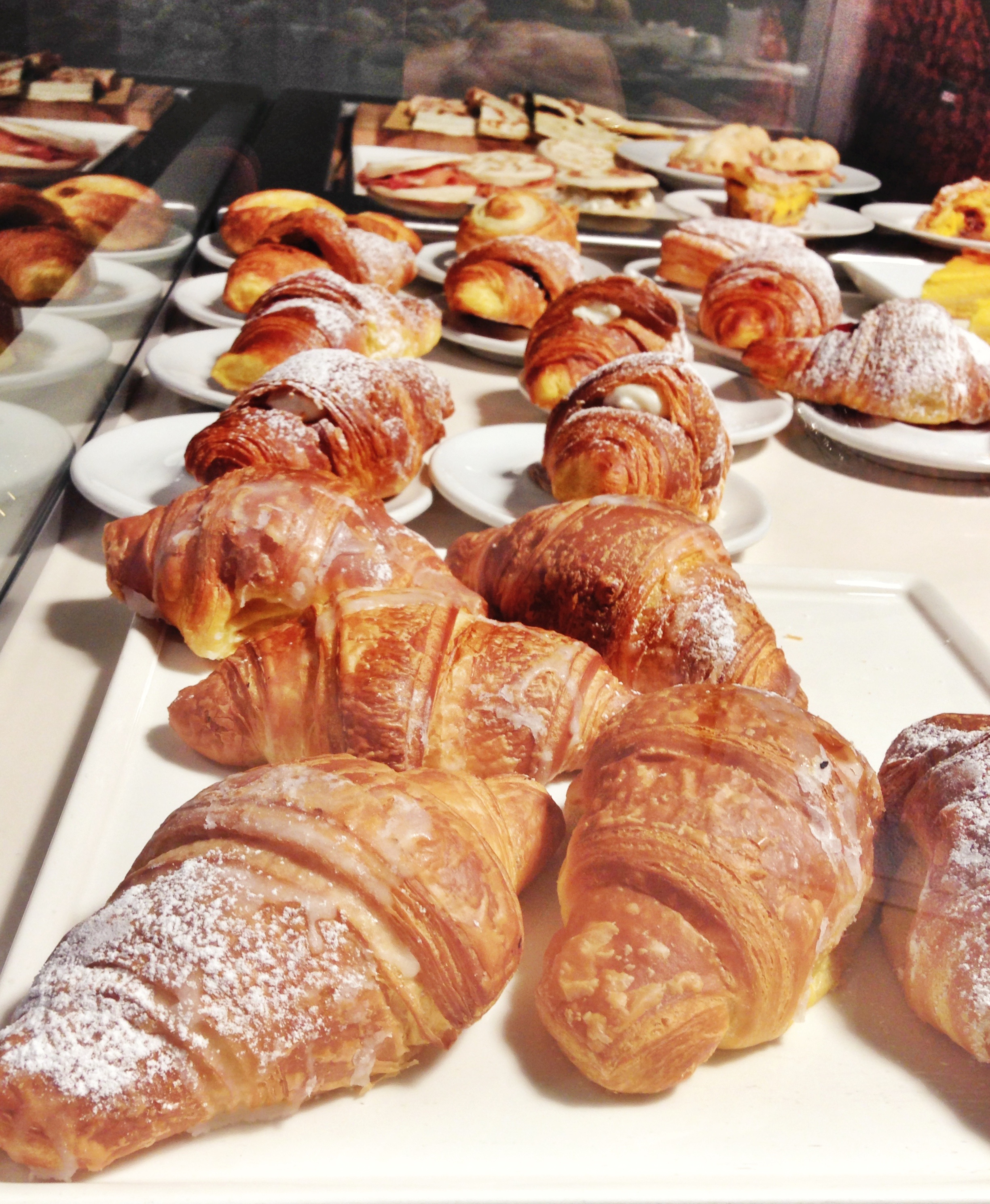 Logo aqui na frente, estão as "vuote", ou seja, doces sem recheio. Atrás, vê-se bem as com creme