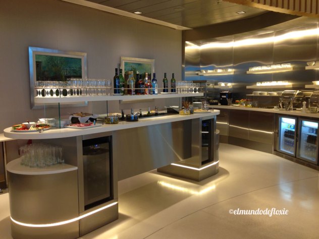 Estación autoservicio café y bar