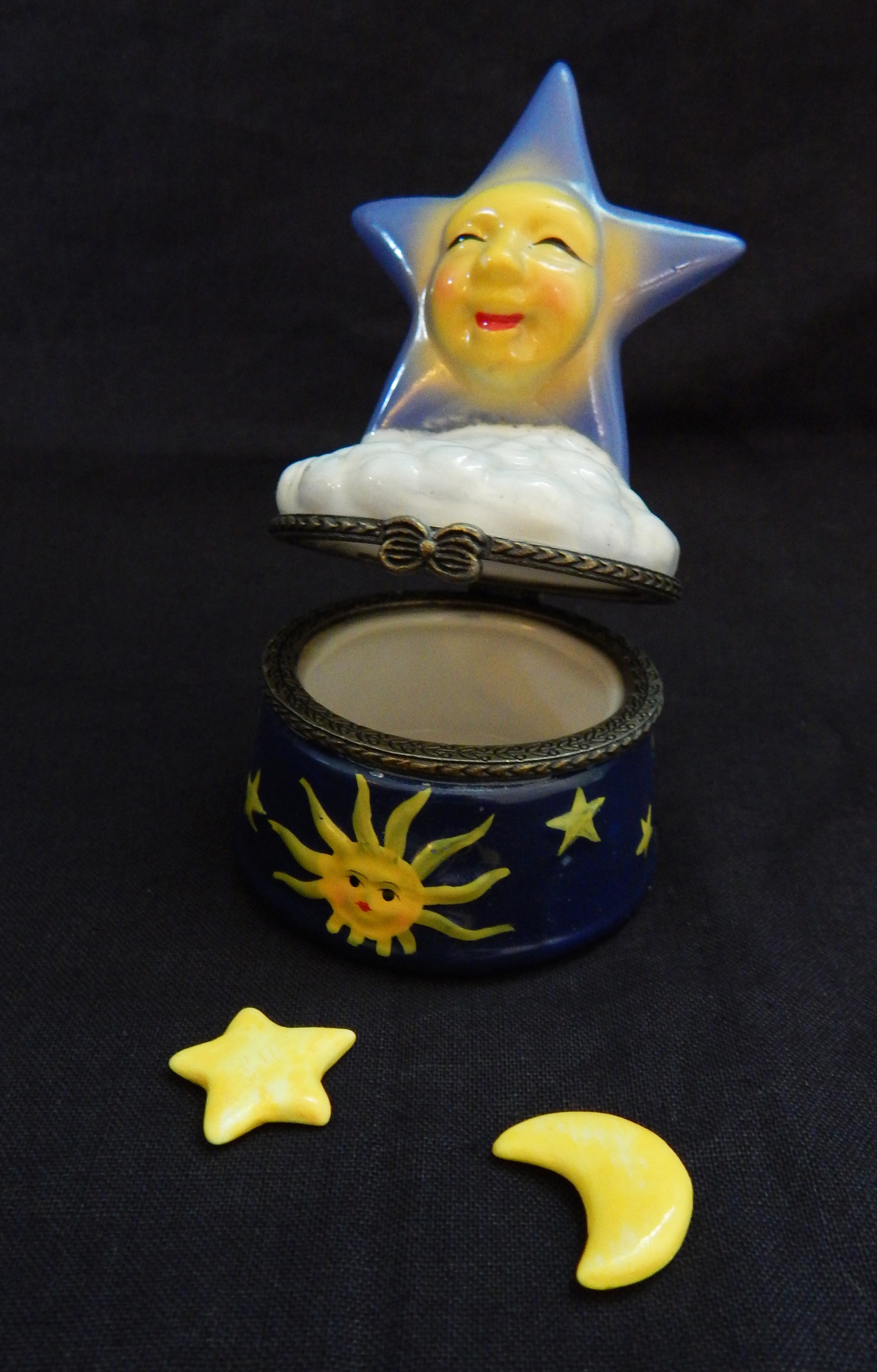 Storage/Decoration-UK-Pop culture-Ceramic/Metal-3 1/4"-star and moon 3/4"
