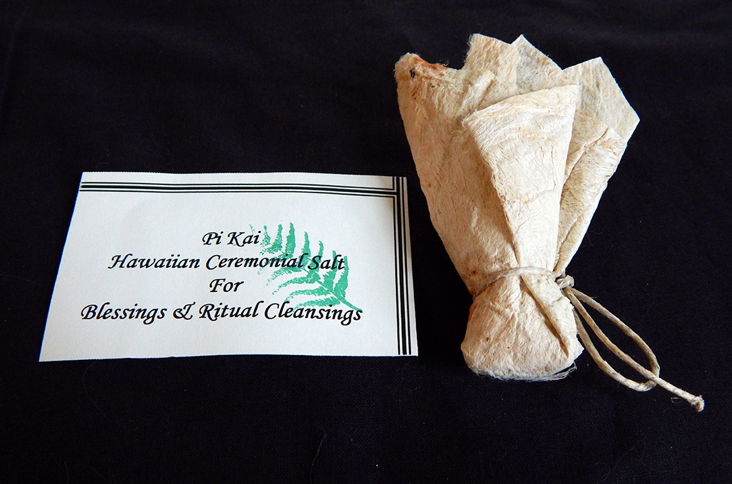 Purifies or removes taboo-Hawaii, USA-Hawaiian-Handmade paper tied with string-3 3/4"