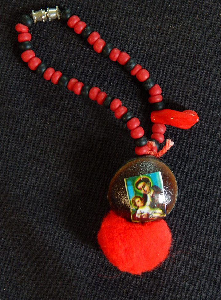Protection-Mexico/USA-Mexican/Indigenous-Velvet bean or cowhage (Mucuna pruirens), red pom pom, photo of Mary and Jesus-4" long