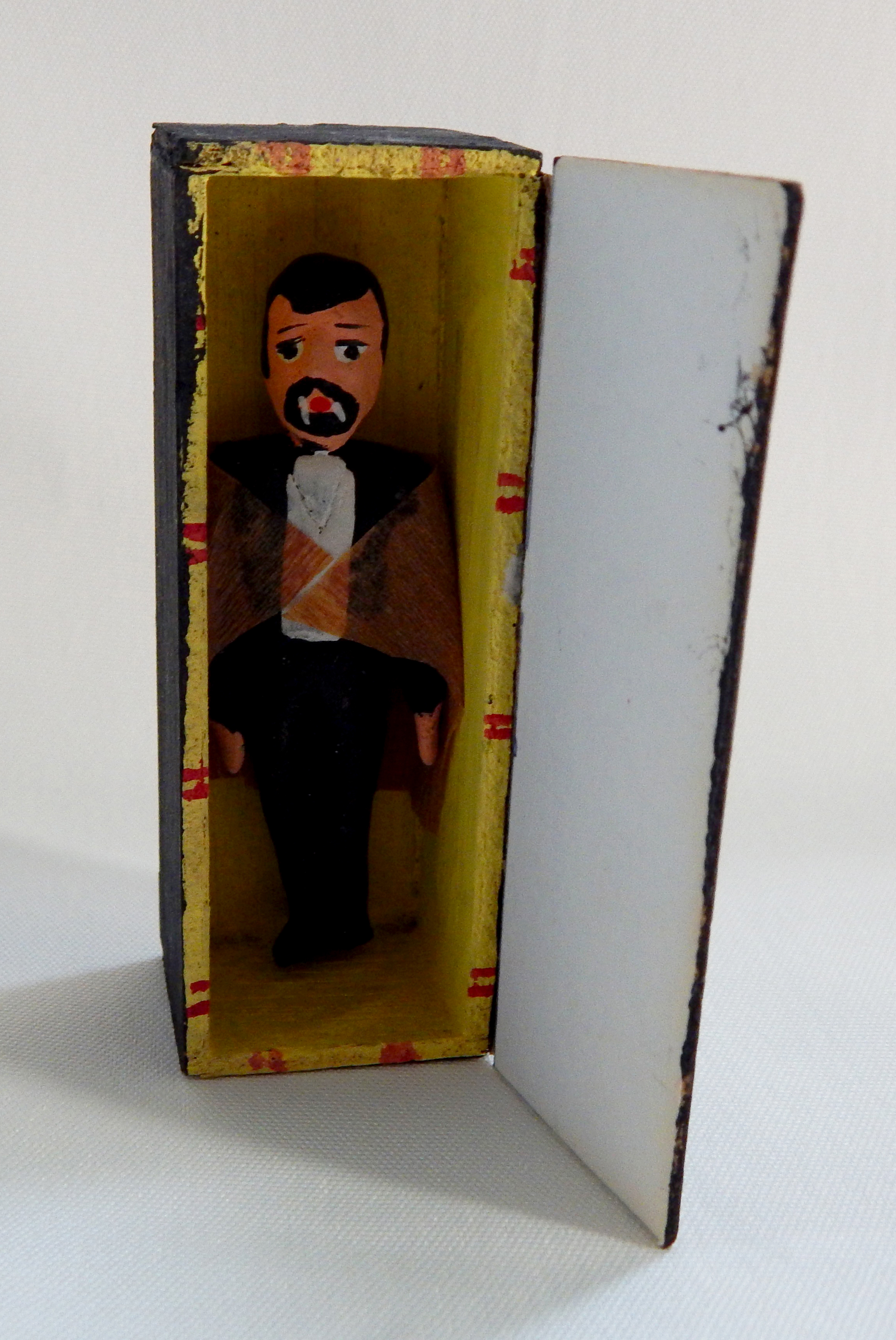 Miniature coffin with Dracula (open)