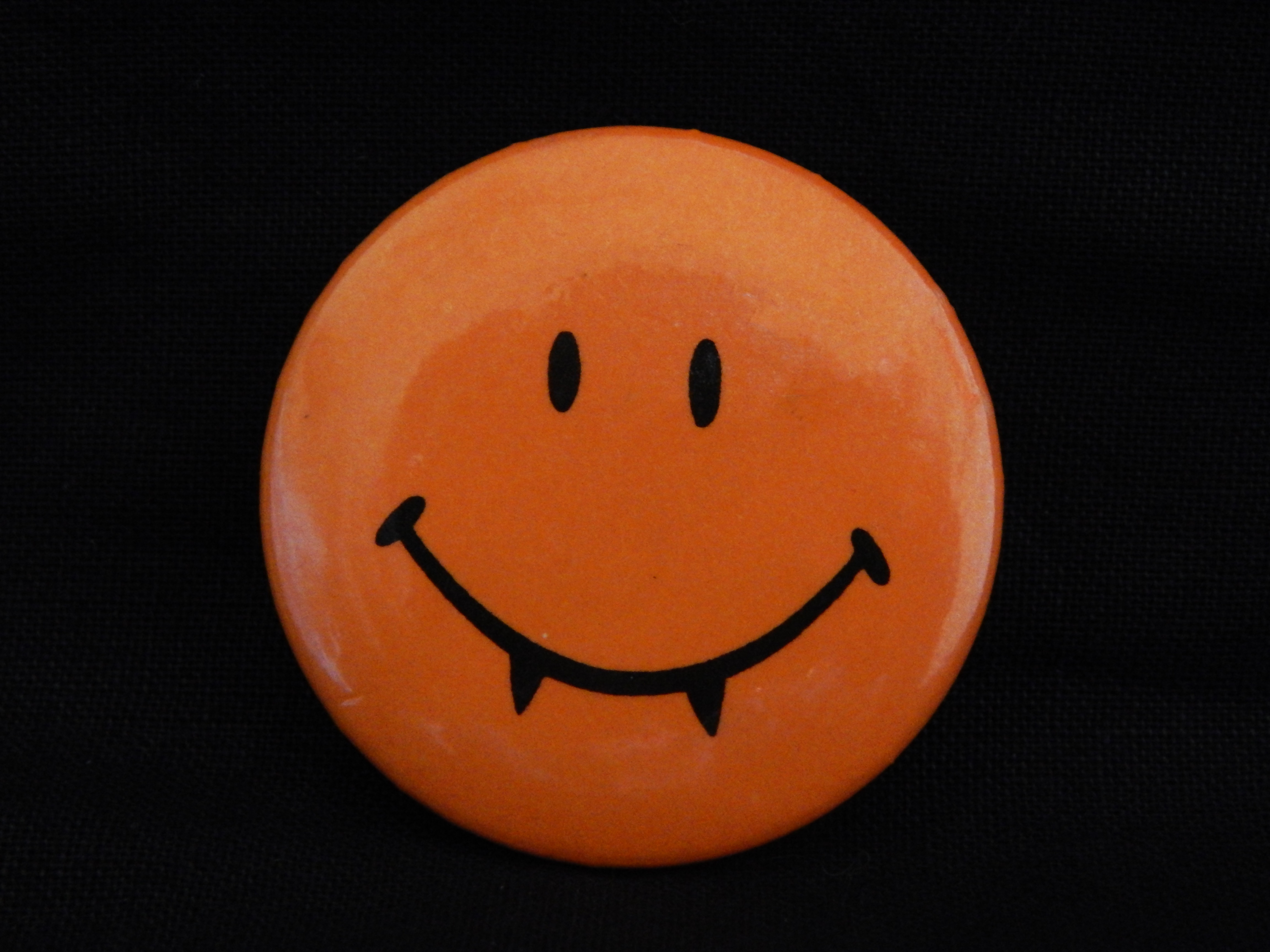 Pin, Jack-o-Lantern with fangs