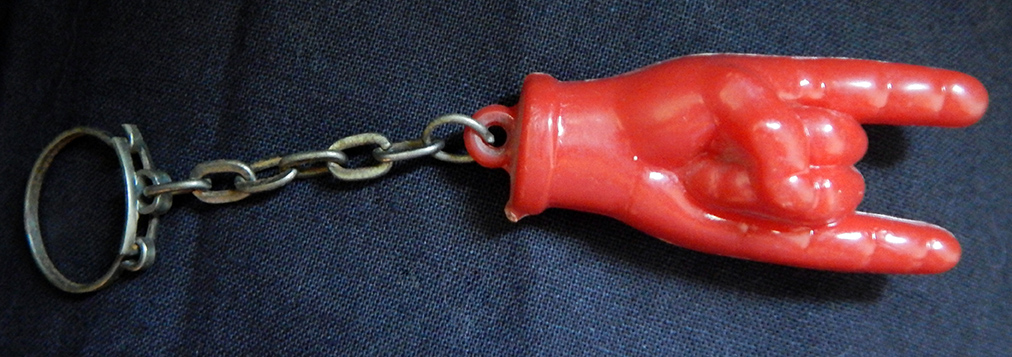 Vertical horn sign keychain