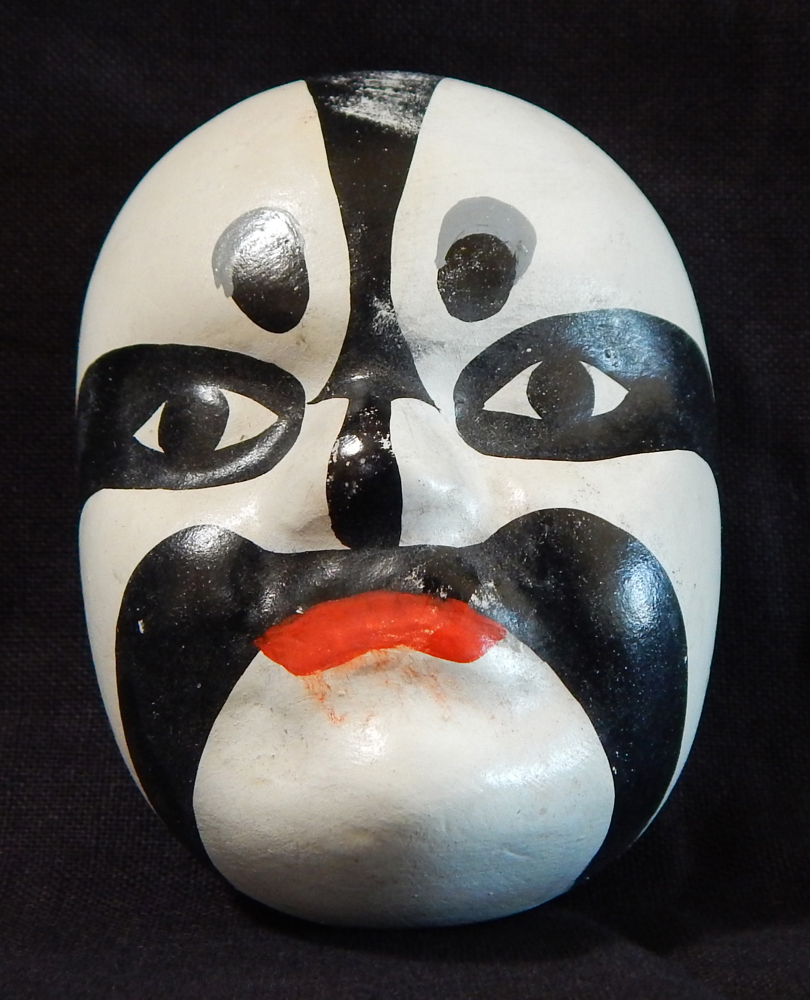 Miniature traditional opera mask