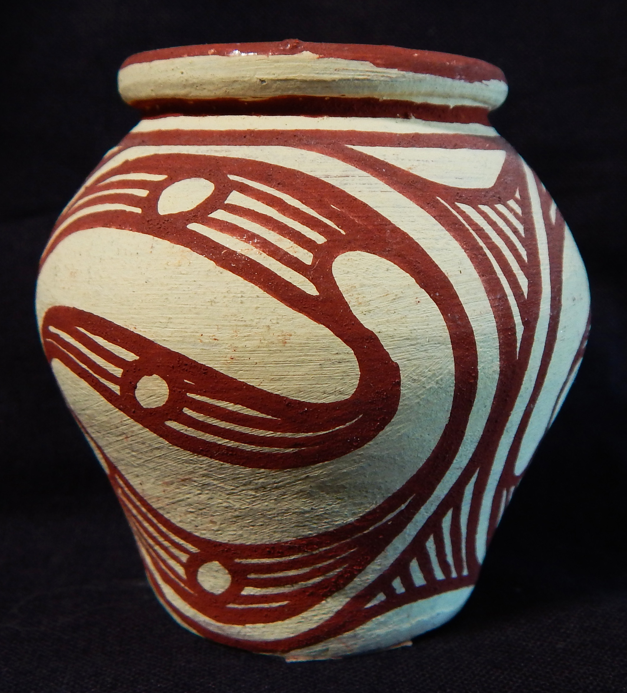 Miniature pot with lid