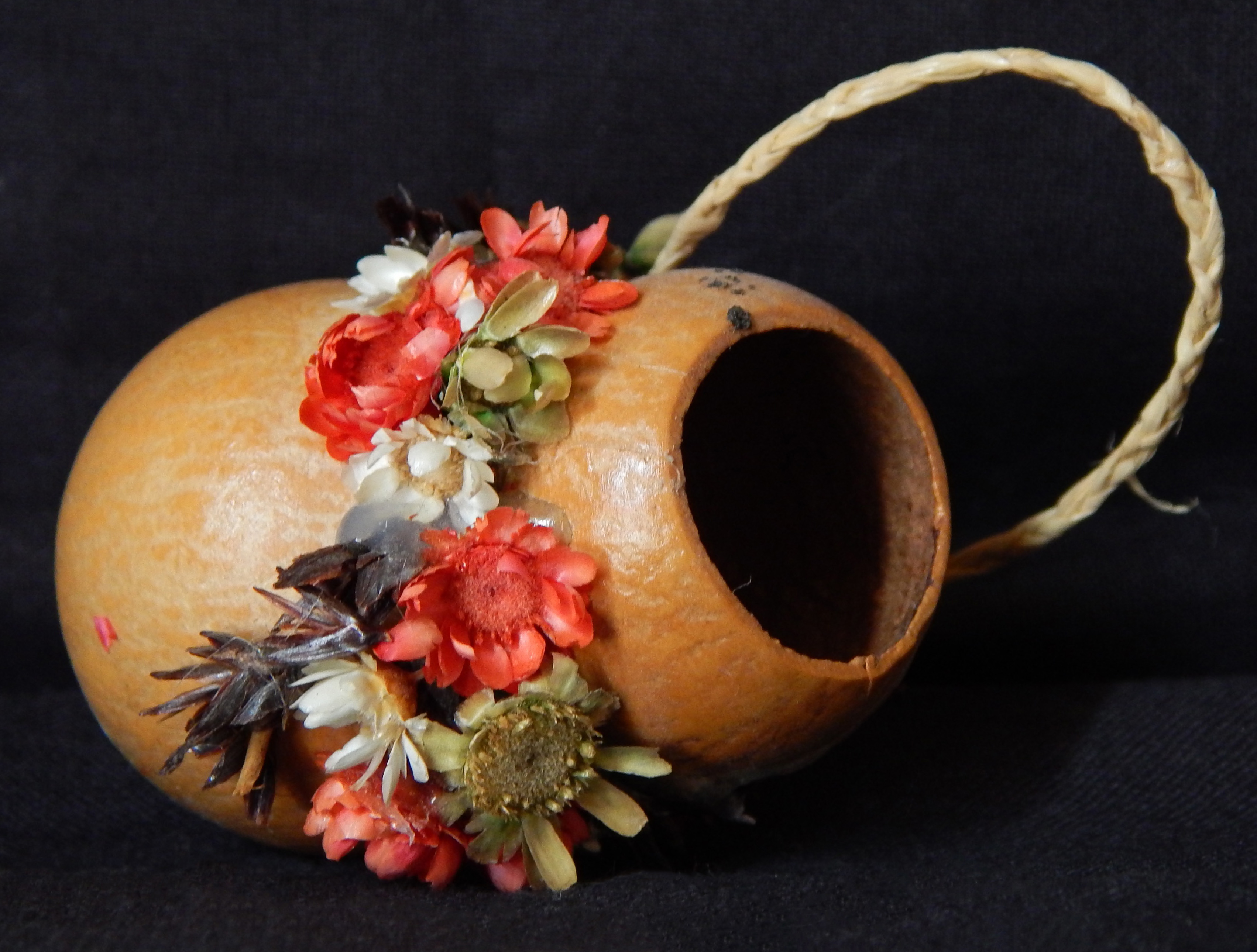 Miniature hanging gourd with flower ornamentation