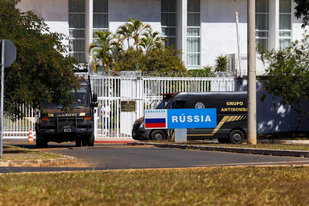 Polícia não encontra explosivos na Embaixada da Rússia em Brasília