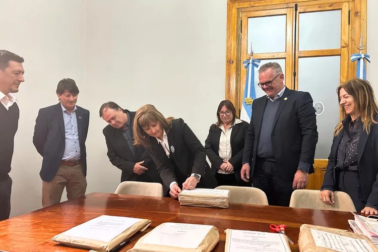 Apertura sobres licitación Alvarez Condarco