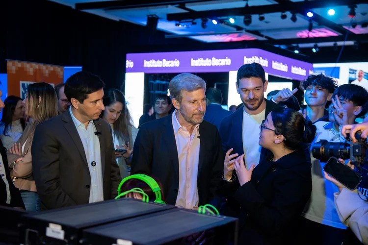 Campus Party recibe la visita del gobernador, Rogelio Frigerio,