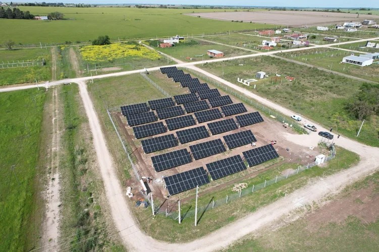 Parque Solar en Aldea Brasilera