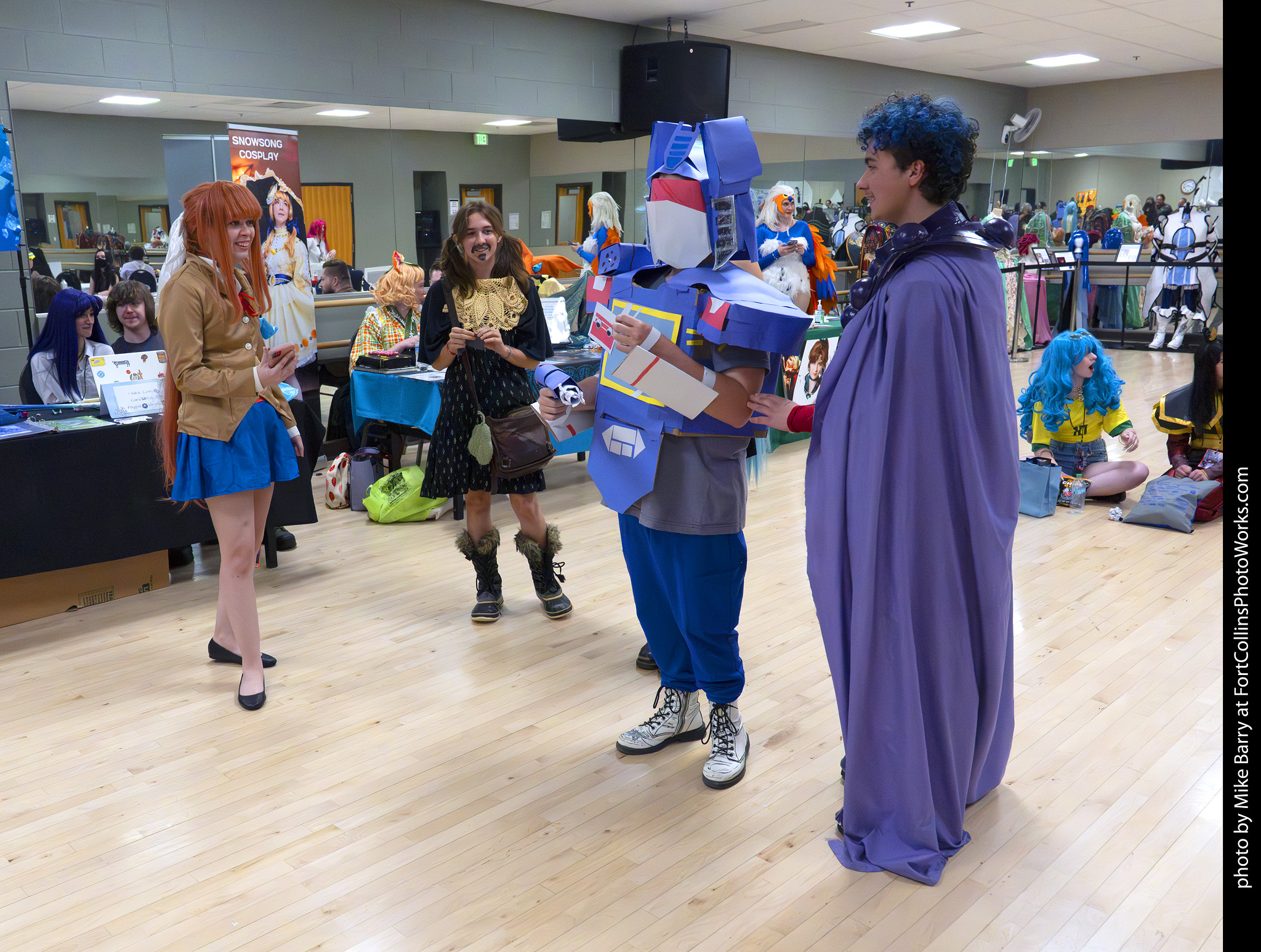 Cosplayers enjoying the Cosplay Ground. Cosplay guests are visible as well as cosplayers relaxing and showing off their work.