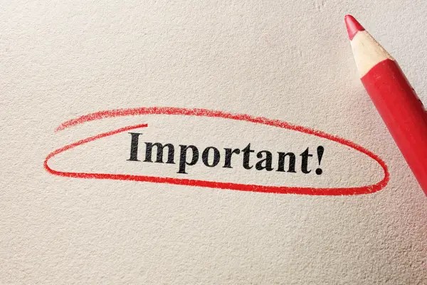 Esta imagem destaca a importância de informações cruciais em pesquisas recentes sobre gerenciamento de riscos, enfatizando a necessidade de atenção especial aos dados relevantes e orientações para a tomada de decisões embasadas E reforçando práticas.