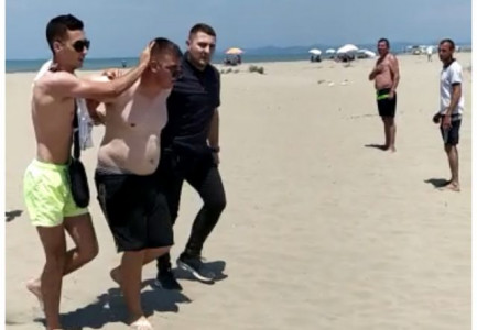 Me syze dielli duke marrë rreze në plazh, si u arrestua i riu që përplasi me makinë turisten në Durrës (Video)