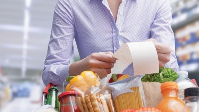 Një e pesta e ekonomisë familjare shkon për bukën e gojës, Eurostat: Shqiptarët harxhojnë mbi tri herë më shumë se BE-ja për ushqime