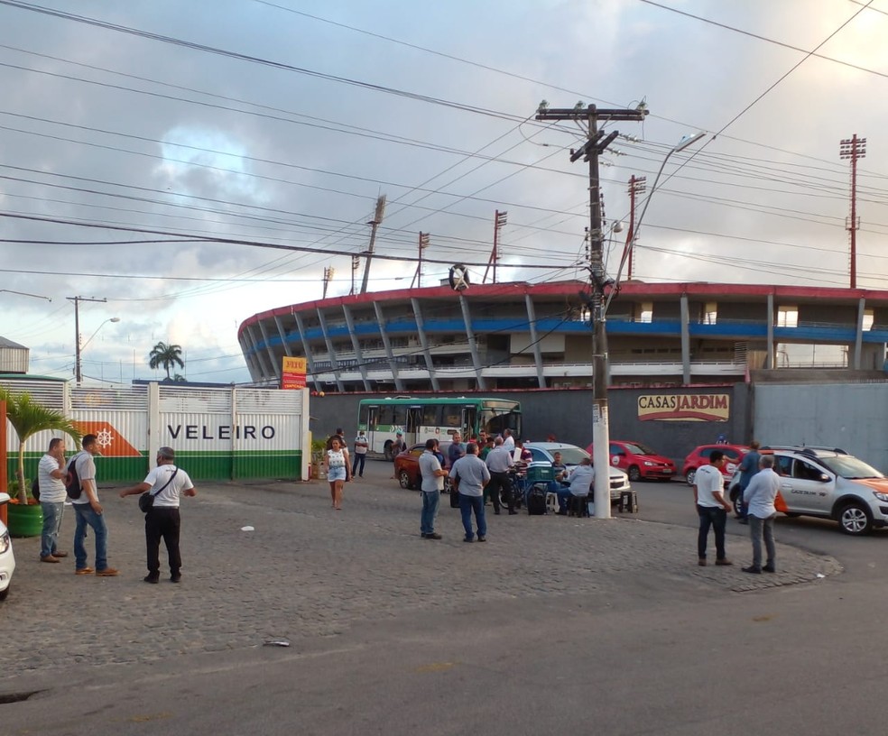 Funcionários da Veleiro paralisam atividades em protesto contra salários atrasados
