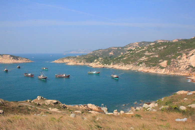 漁船都停泊在平靜的南氹灣