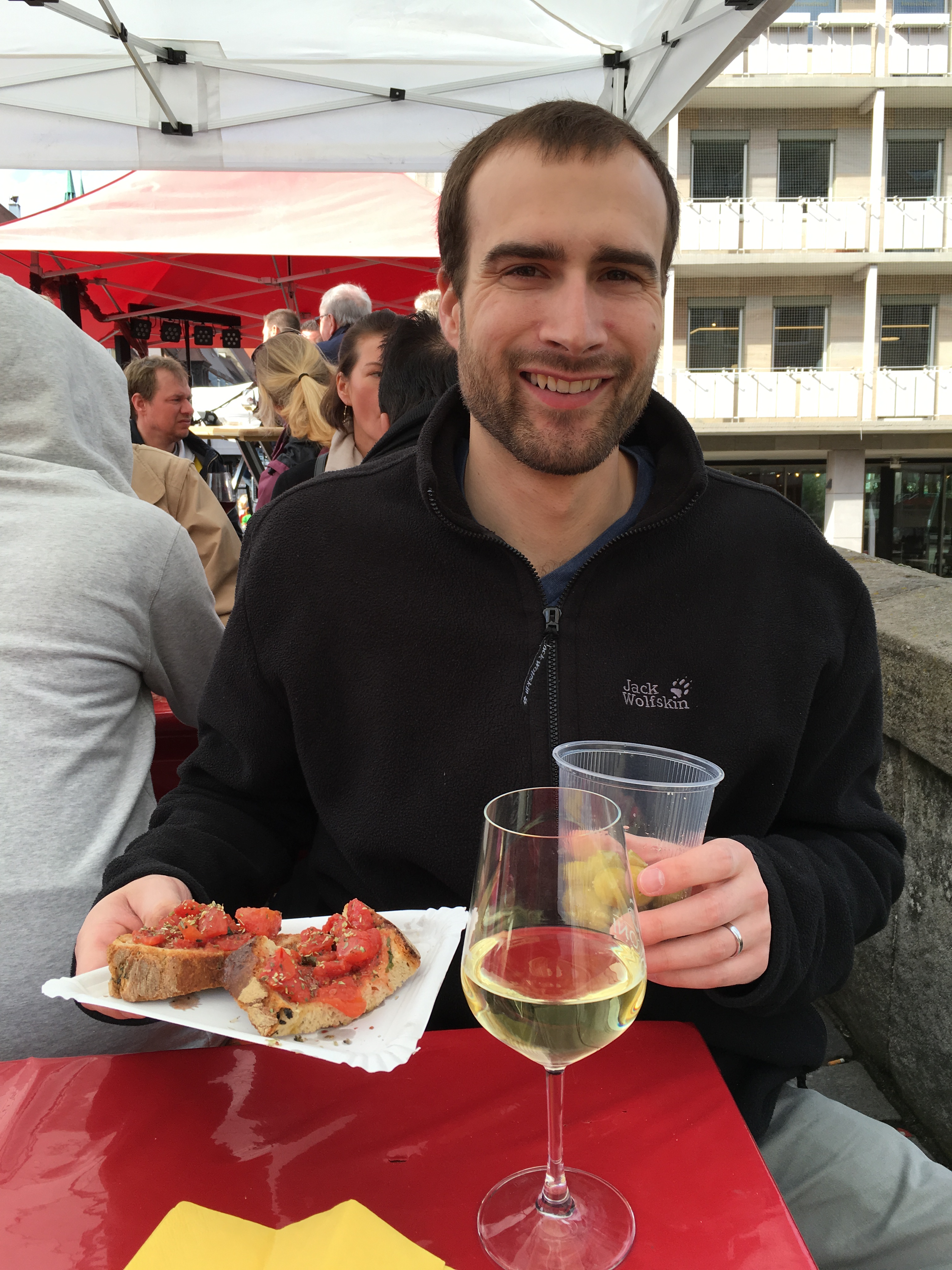 Bruschetta, olives and wine