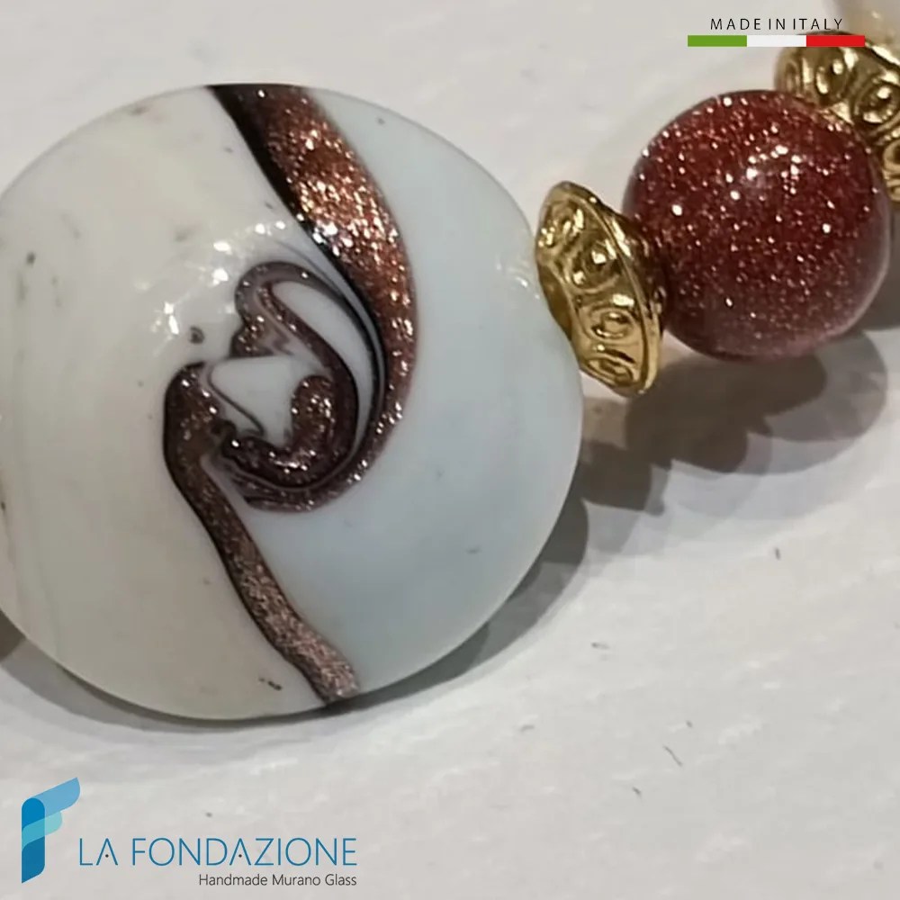 Dettaglio perla Murano bianco con avventurina marrone, Bracciale Navagero