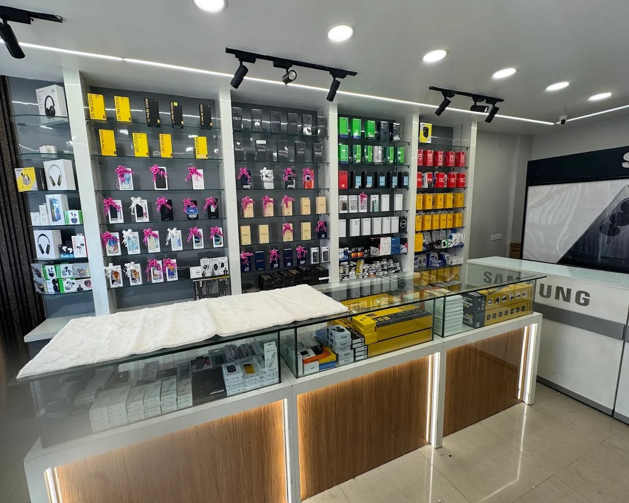 Foneify Kachery Road store front