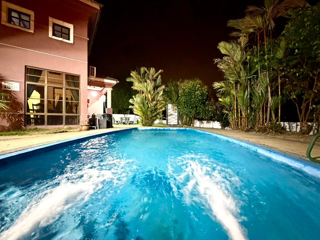 swimming pool