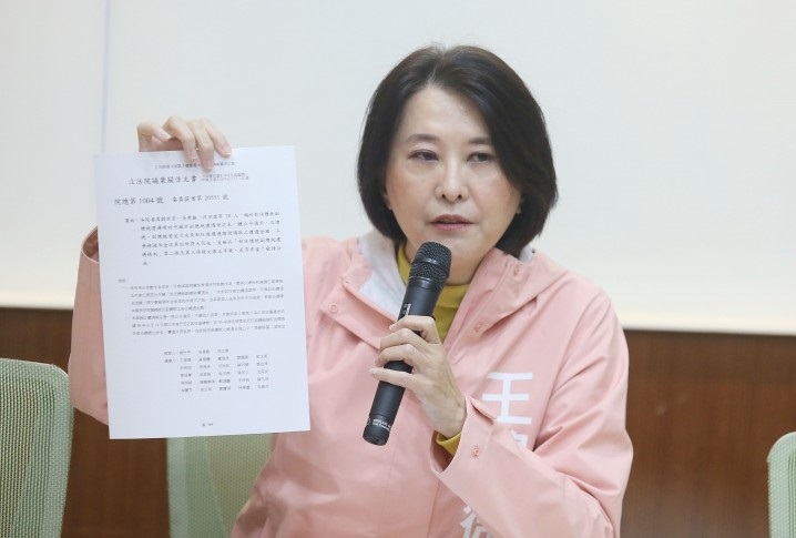 遭綠委控抄襲提案！ 王鴻薇反嗆可笑：「翁達瑞」水準？
