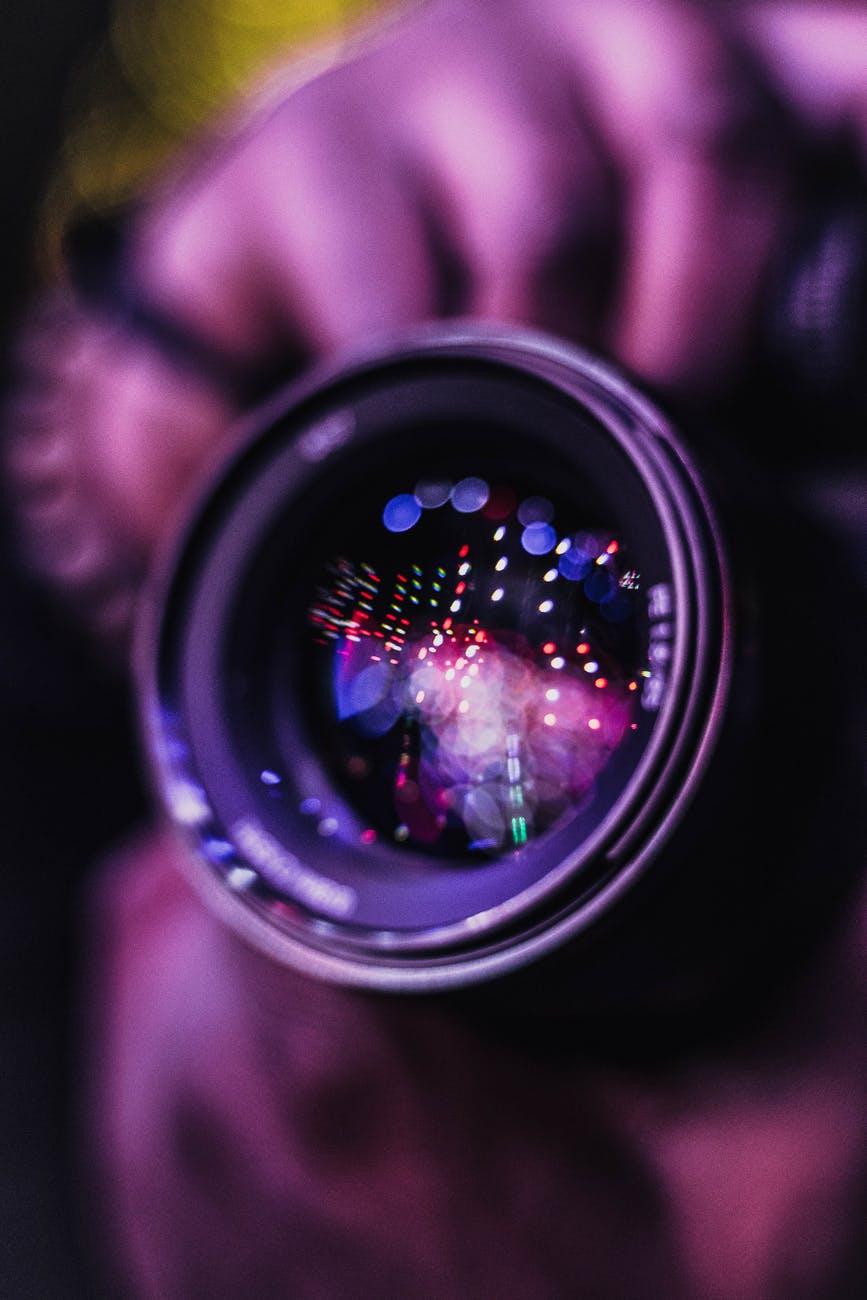 focus photo of camera lens