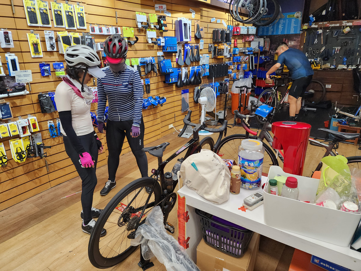 端午騎車到海邊吃早餐、然後順便吃冰淇淋~AMIS海邊坐坐覓食~7-11泰奶霜淇淋~