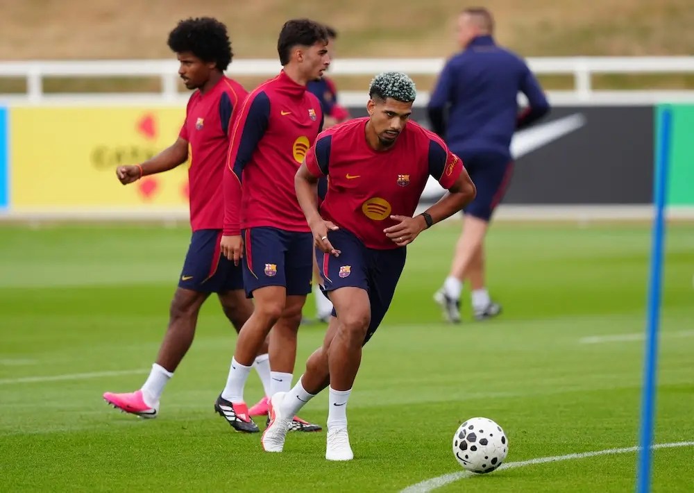 Liverpool's Transfer Window: Araujo's Arrival & PSG's Stance on Barcola (2026)