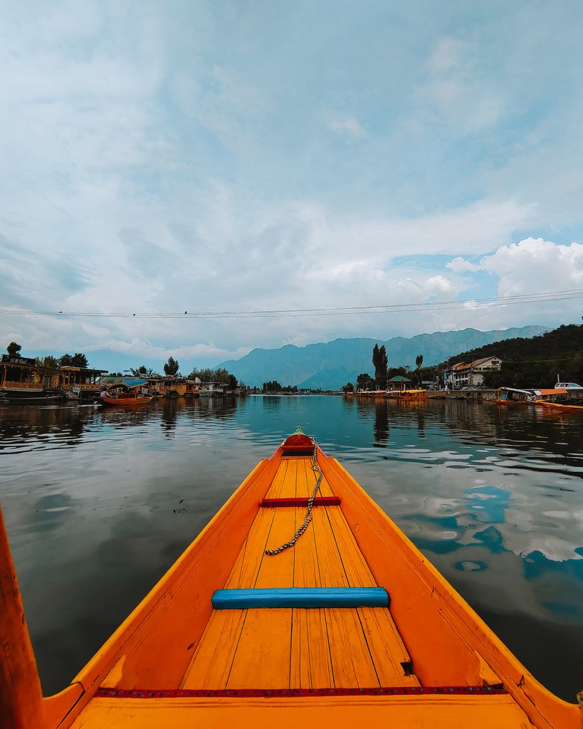 kashmir lake travel