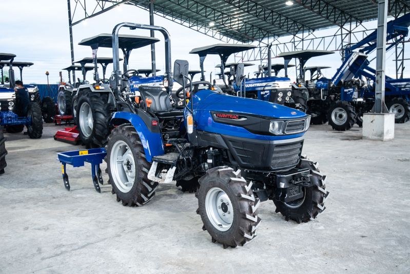 Tractor Philippines - Ultra HD Dark Background - Ultra HD