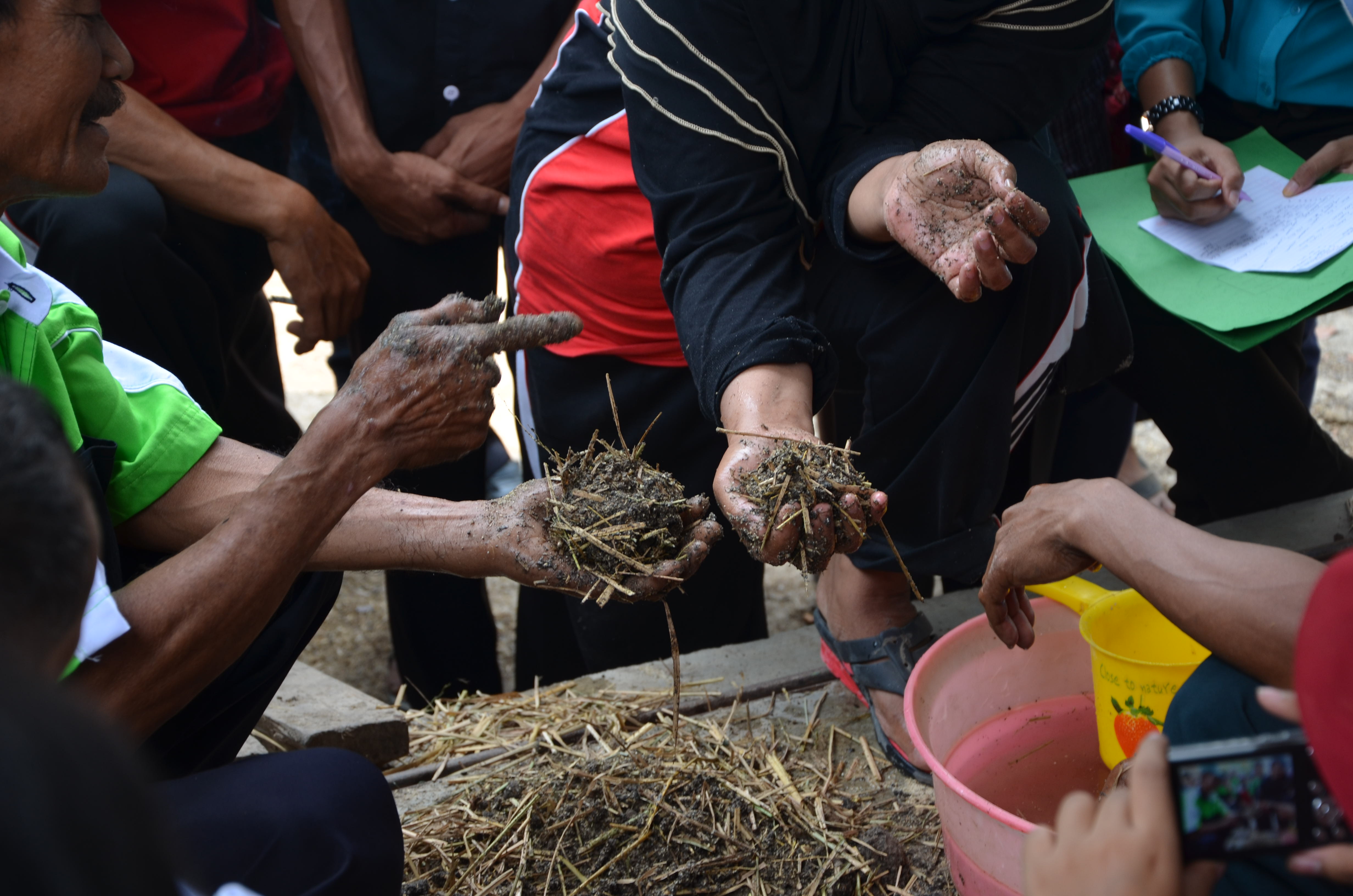 Praktek Pembuatan BOKASI