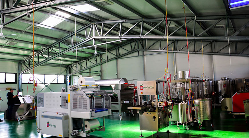 Hala de productie sucuri naturale / sursa foto - frisomat.ro