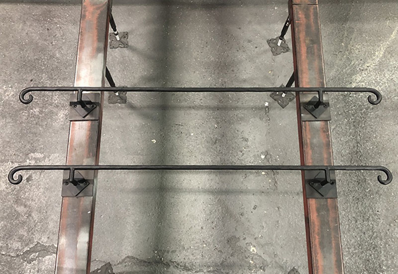 ハンマートーン加工とマットブラック仕上げのおしゃれなアイアン手すり