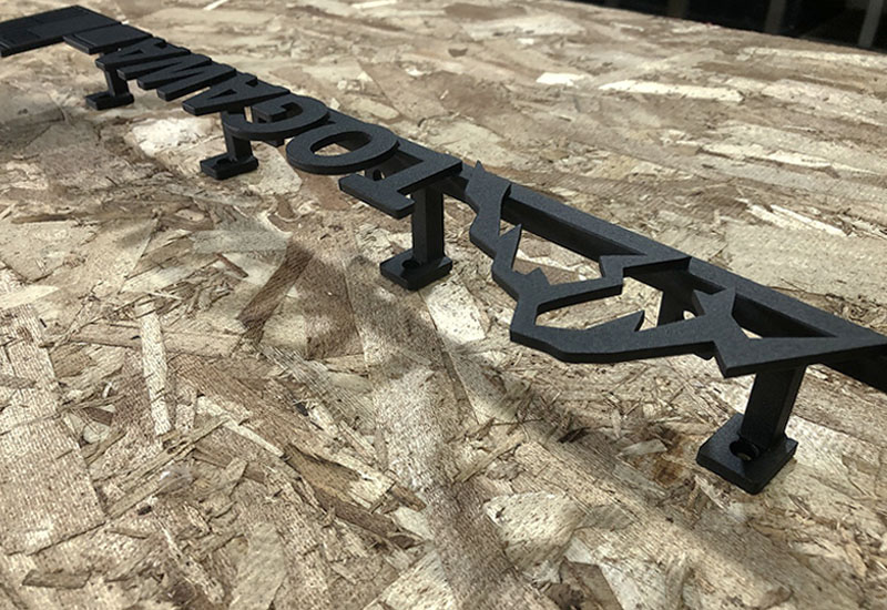 ロートアイアン表札サイン｜モダン×ブラックデザイン