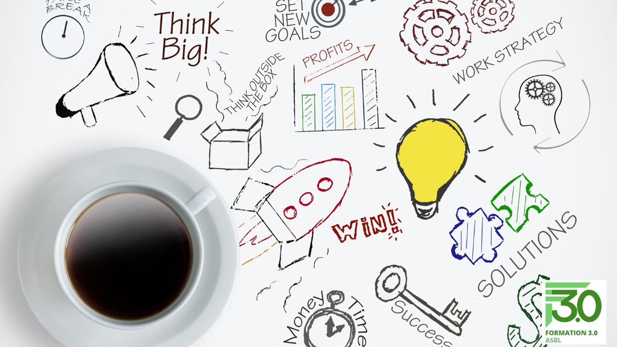 Licences creative commons - Une tasse de café posée sur une feuille remplie de dessins