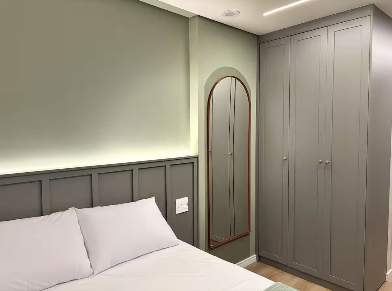 Quarto de Casal Planejado em Curitiba: 5 Segredos de Hotel de Luxo para o Seu Projeto