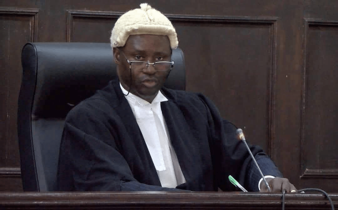THE DIGNITY OF THE ROBE: SHOULD SITTING JUDGES ACCEPT PUBLIC AWARDS?