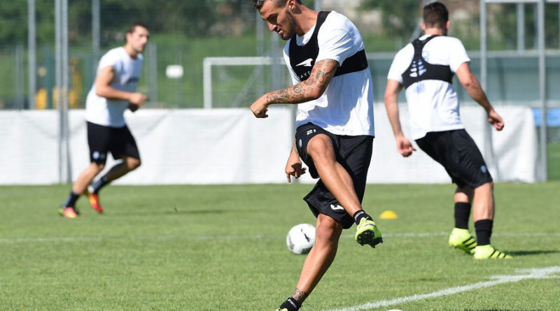 Kicker mit BHs (Foto; irgendein Hersteller von GPS-Trackern)