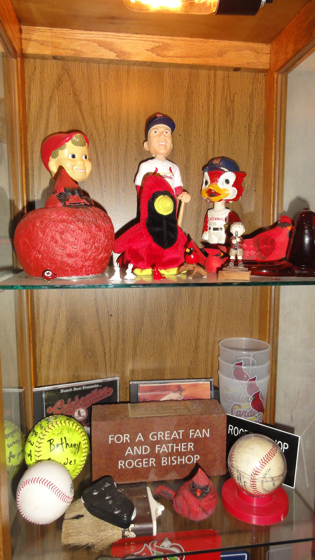 Before leaving Lindsborg, we visited Aunt Gem's beautiful home. Here are a few of her St. Louis Cardinals treasures, including a replica of Uncle Roger's brick.
