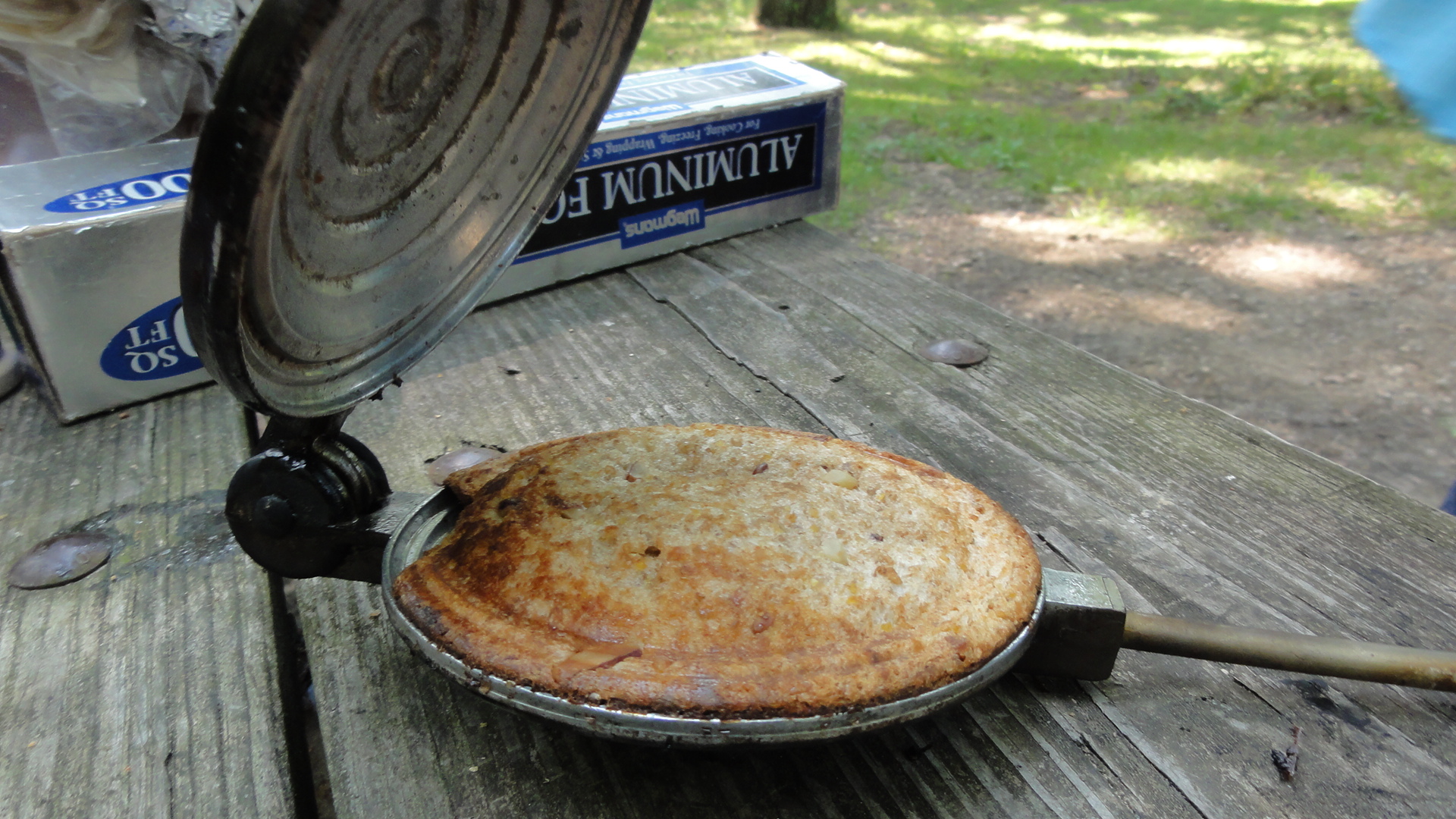 On the morning of my 28th birthday, we broke out ToastTite, a grilled sandwich pocket maker from my mom's childhood. This one was filled with eggs, bacon, jack cheese and salsa. Yum!